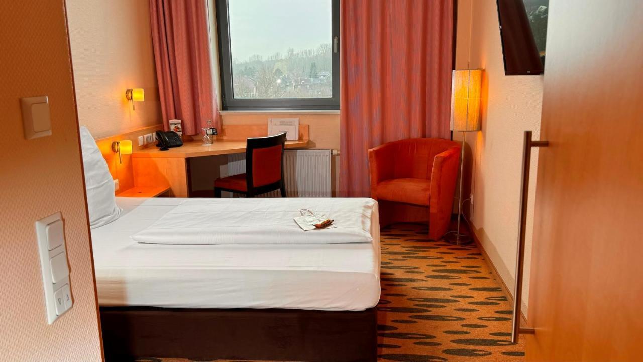 Hotel Rhein-Ruhr Ботроп Экстерьер фото